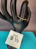 Size 9.5 Sleek Ribbed Gold Accent Ring