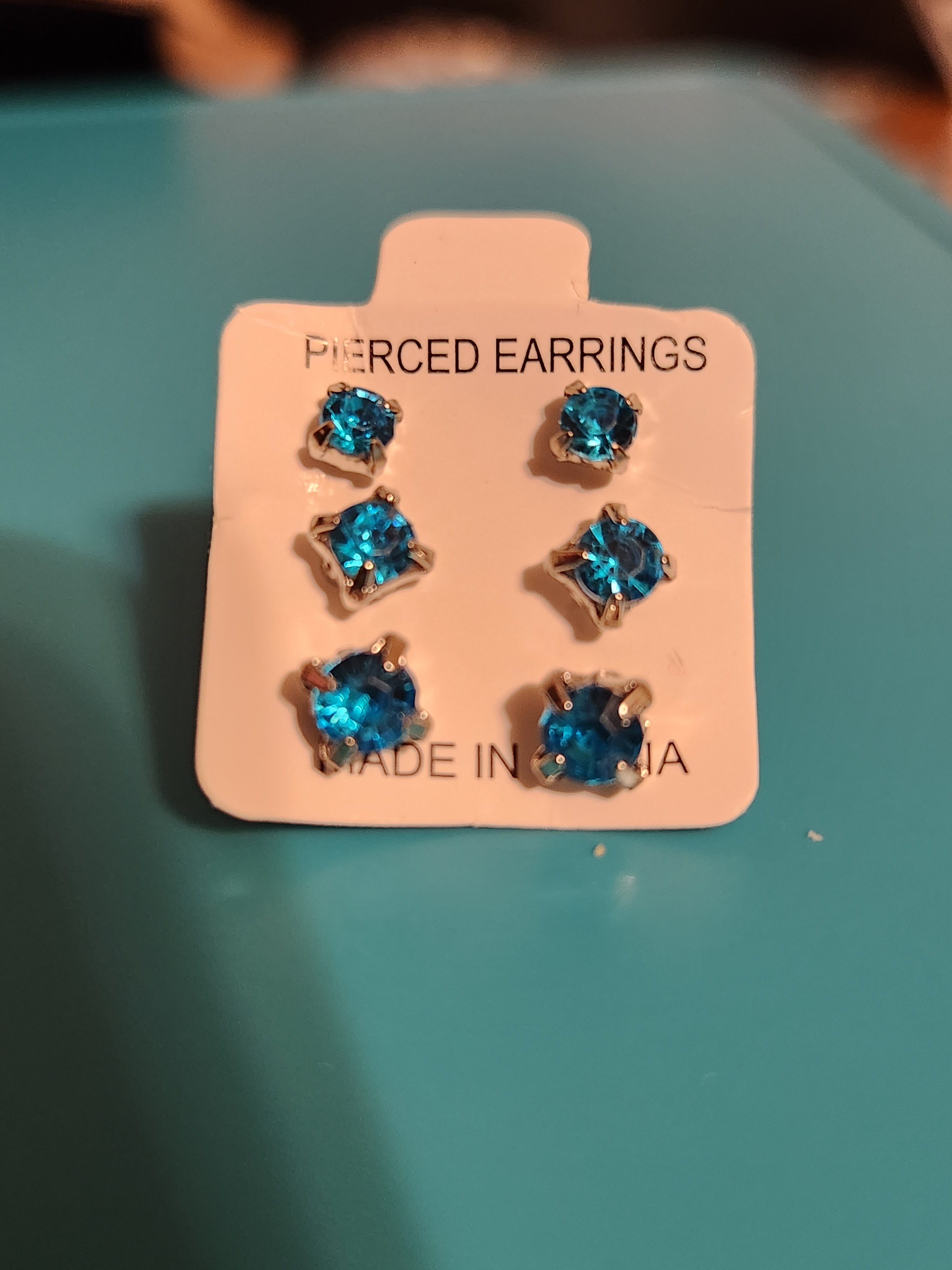 Versatile 3-pair multi-size stud earring set! ▫️◾️🔲