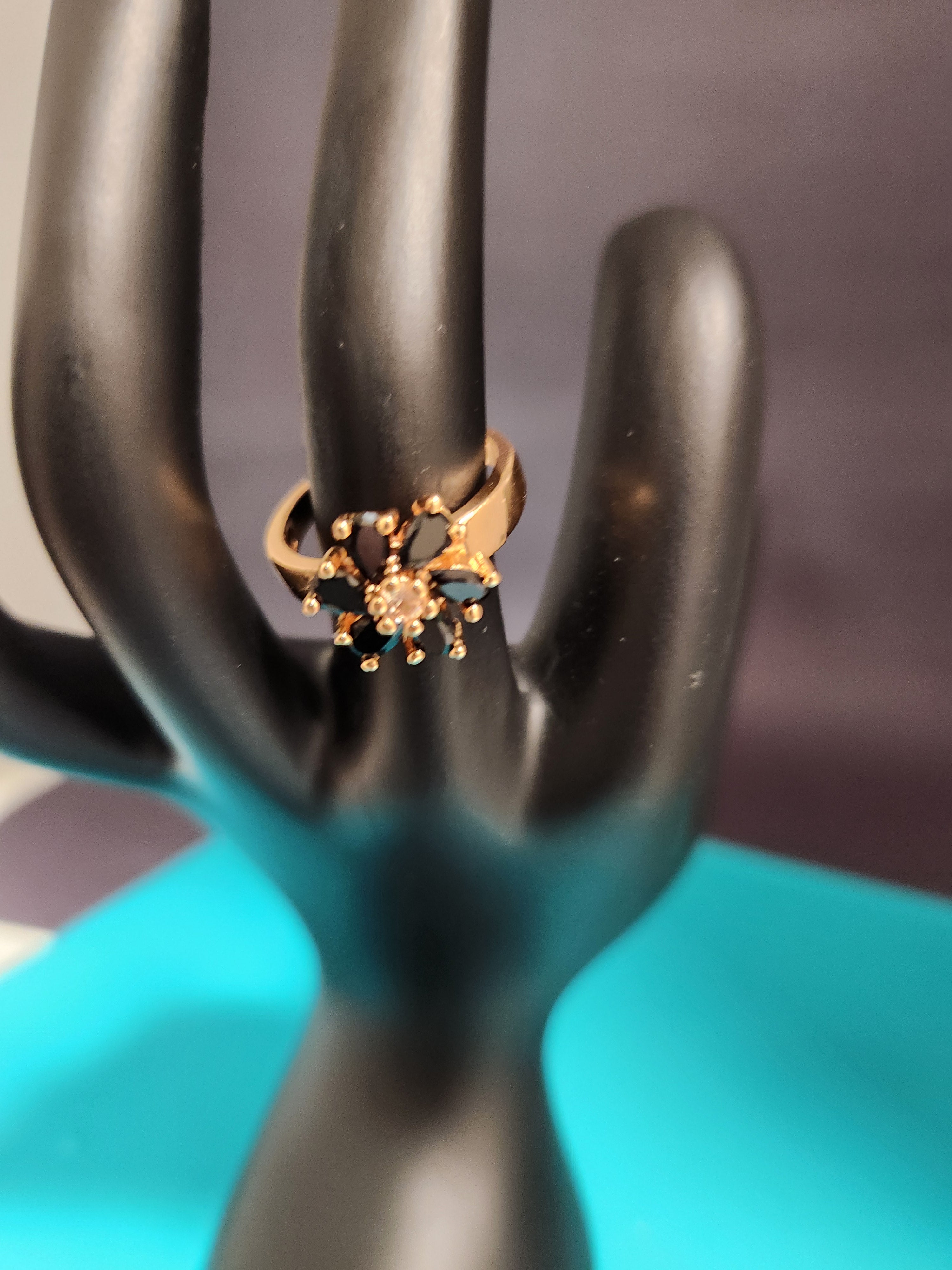 Petite dark floret, adjustable size