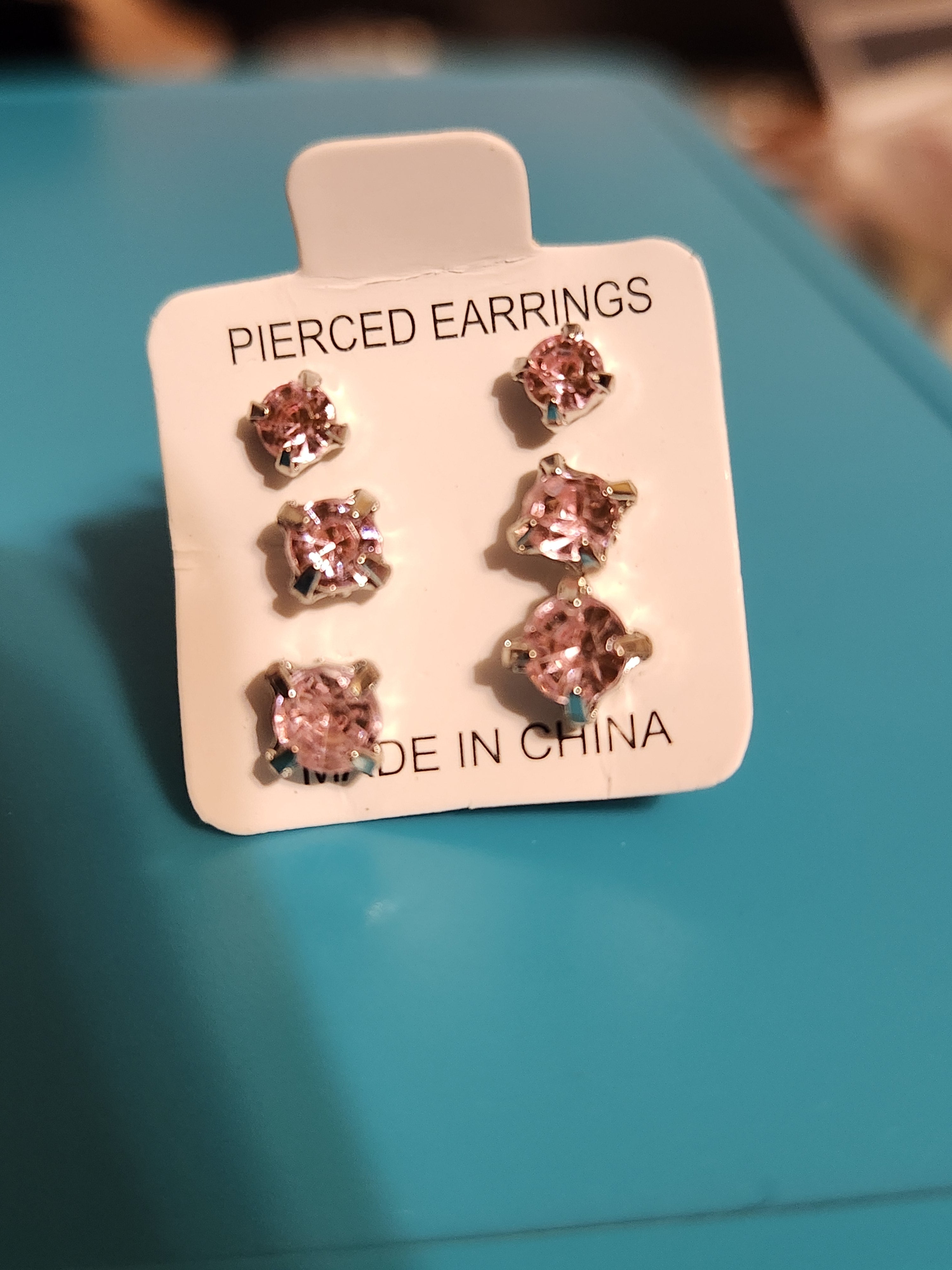 Versatile 3-pair multi-size stud earring set! ▫️◾️🔲