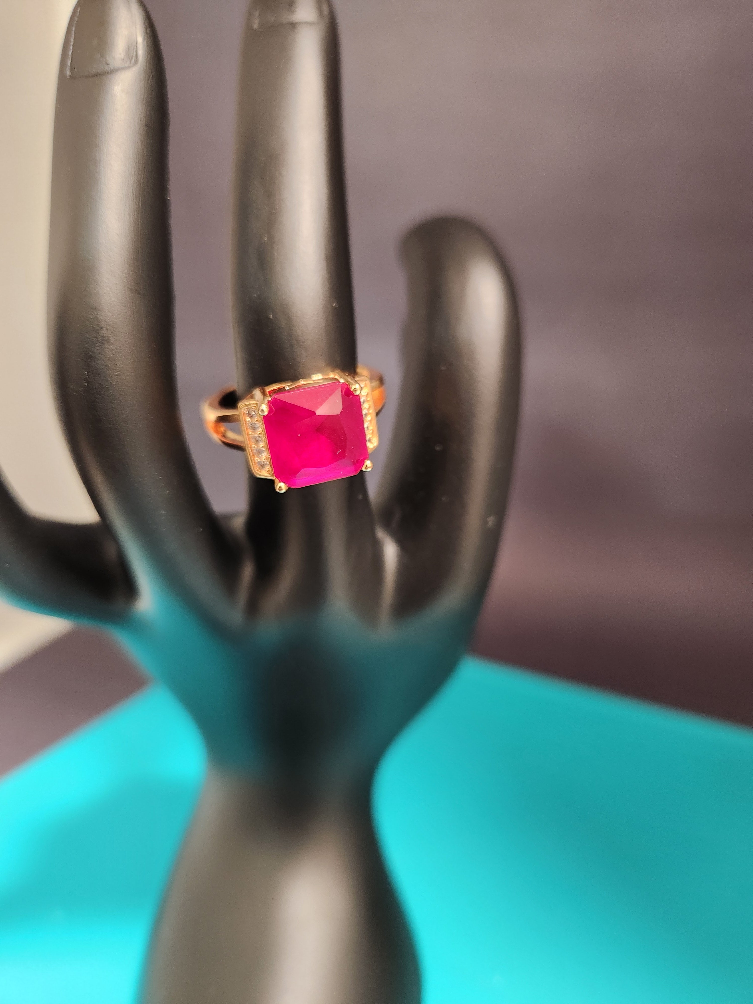 Bold fuchsia rectangle, adjustable size