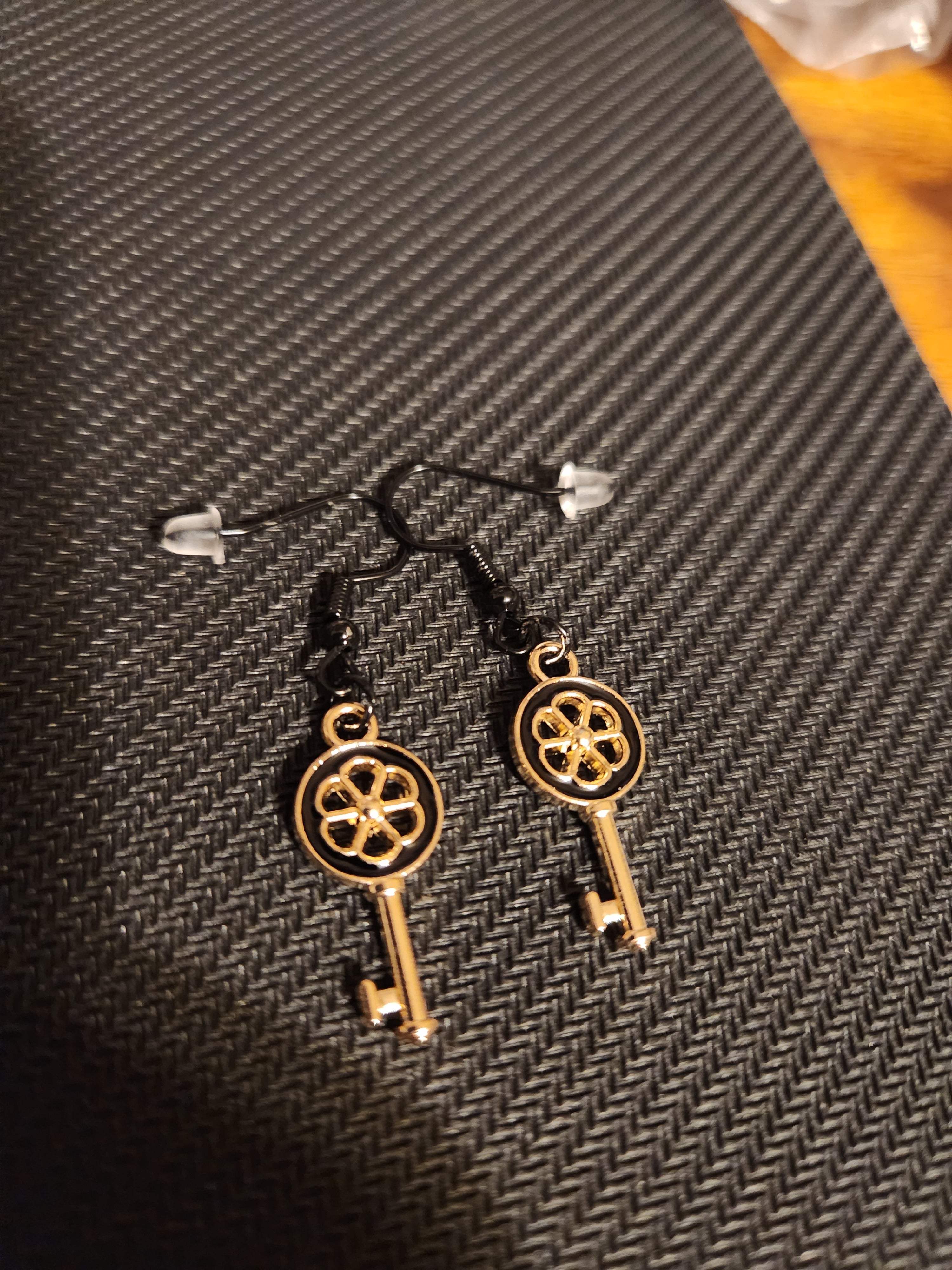 Vintage-Style Black & Gold Key Earrings 🔑