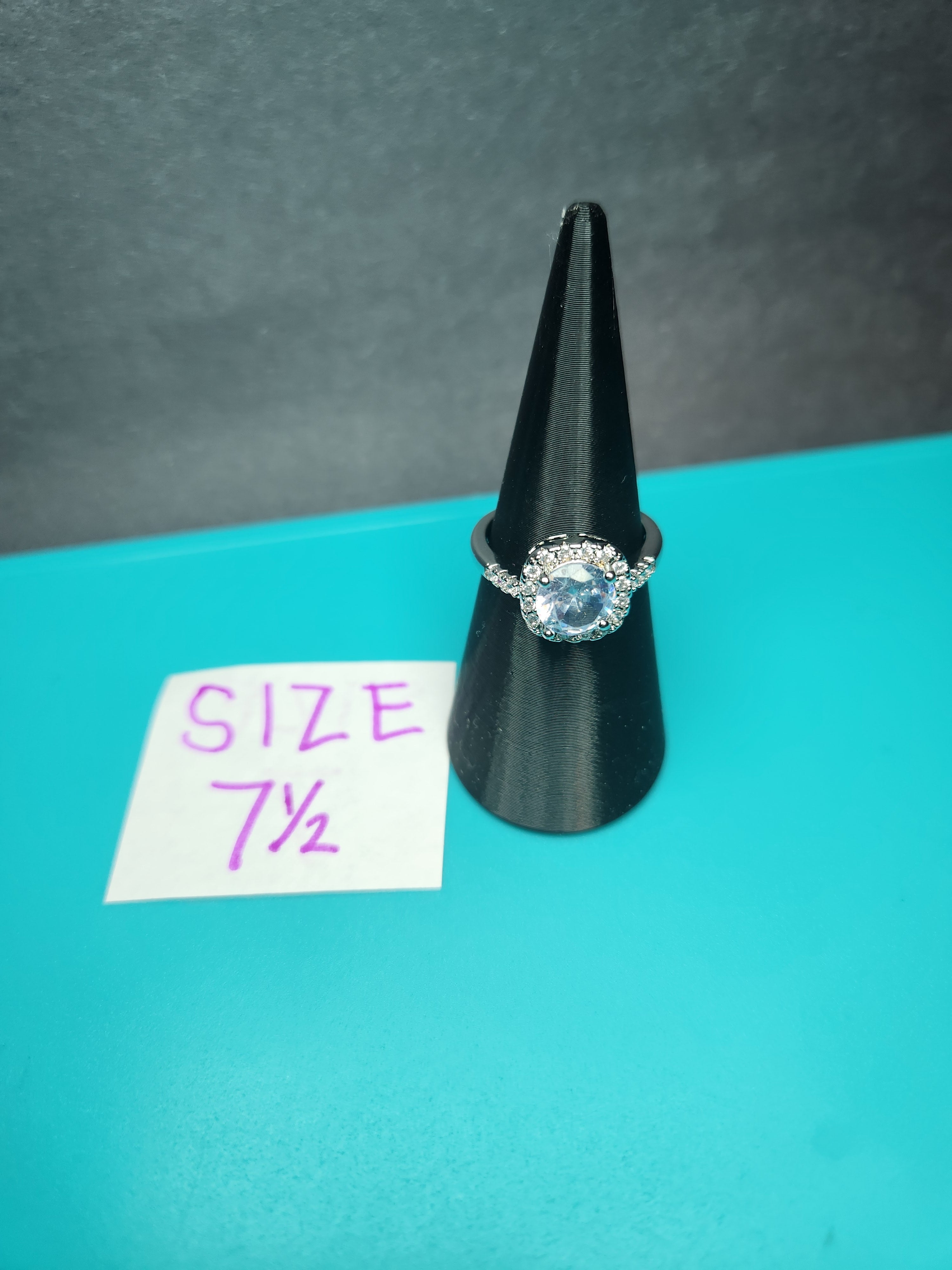 Clear Round Halo Size 7.5 Stainless Steel