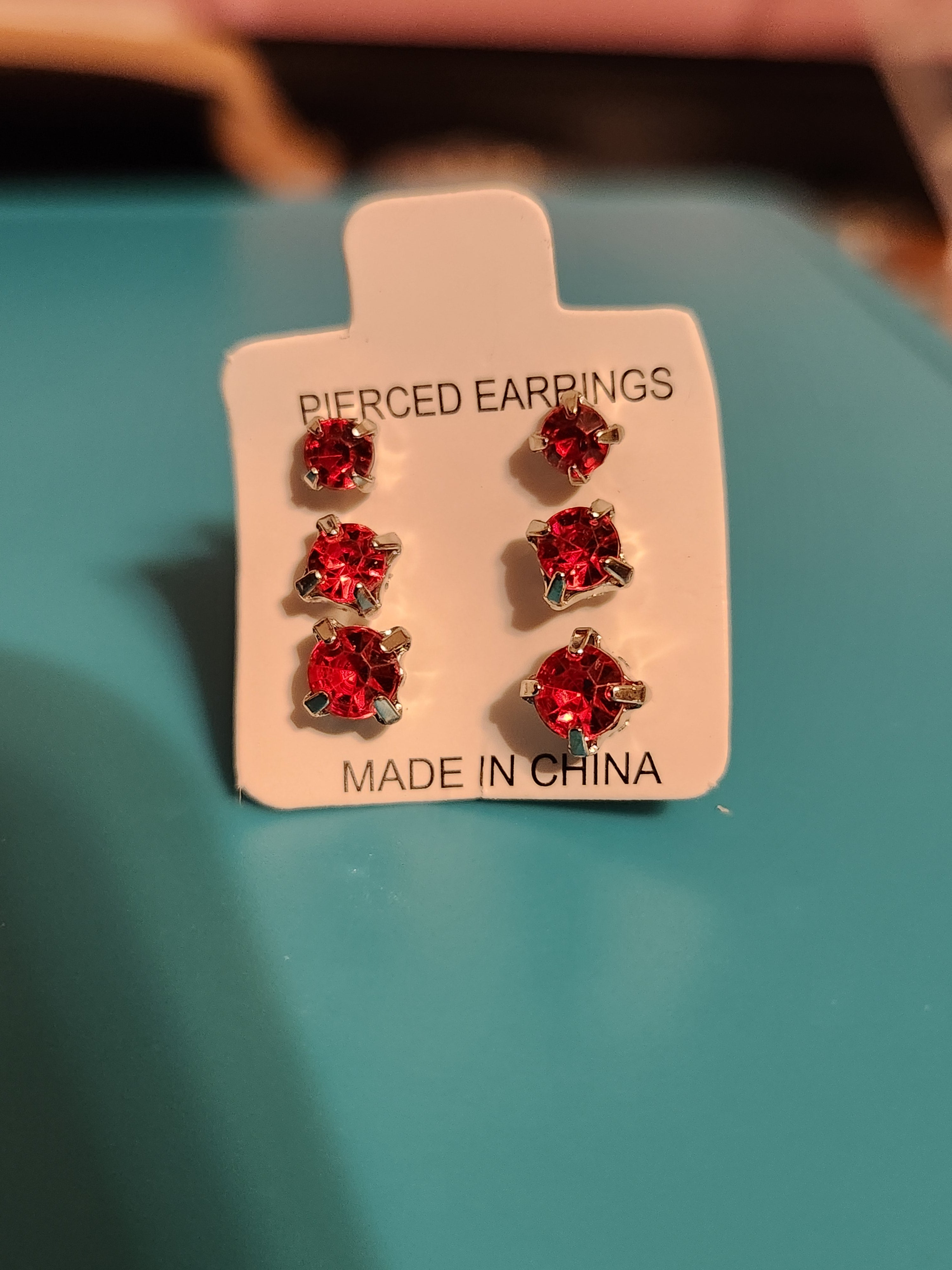 Versatile 3-pair multi-size stud earring set! ▫️◾️🔲