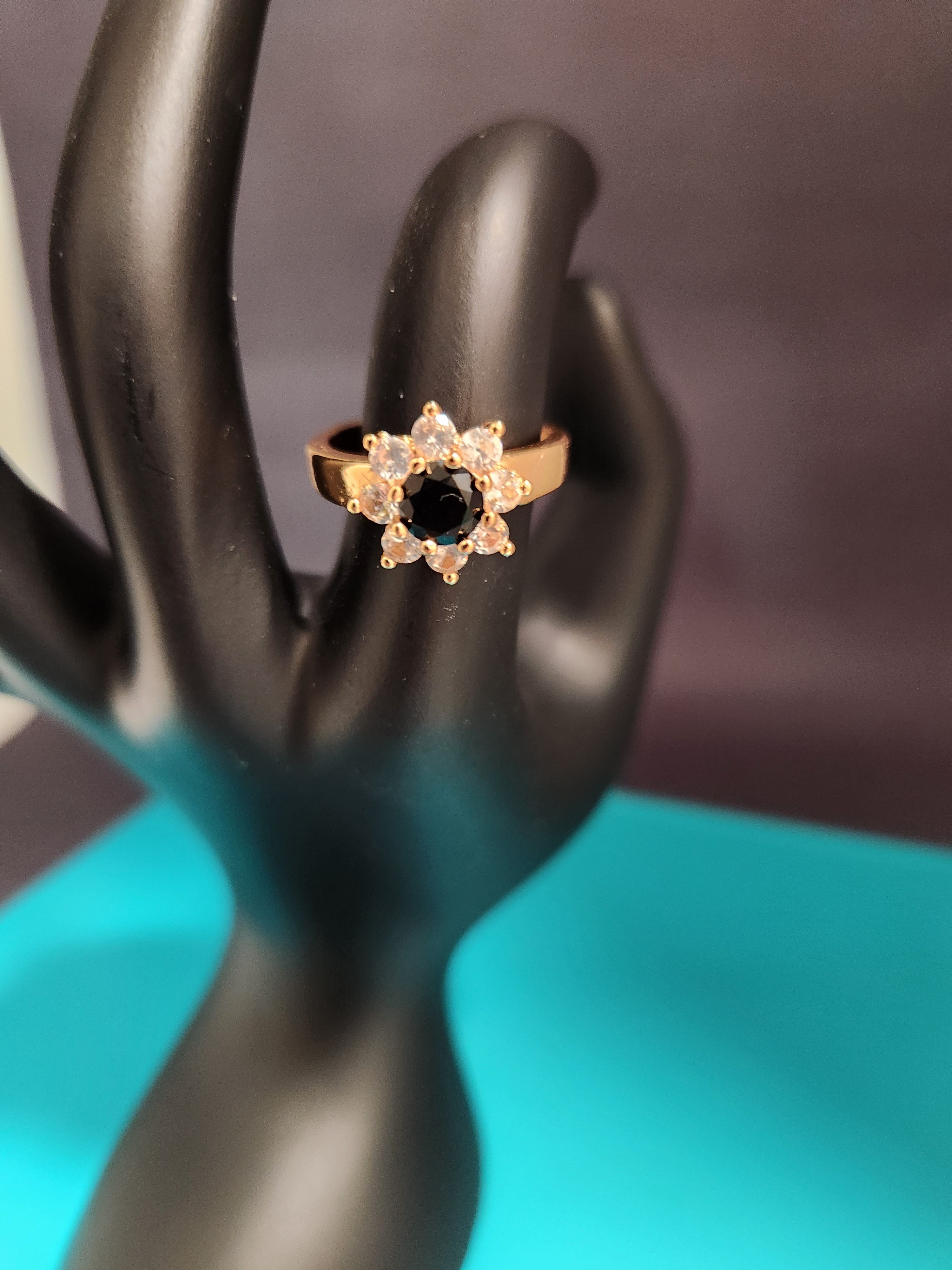 Dark center halo, adjustable size
